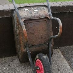 wheelbarrow free has flat wheel