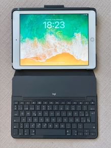 Apple iPad 6th Gen (32GB) + Logitech Keyboard Case  (Excellent/Like New Condition)