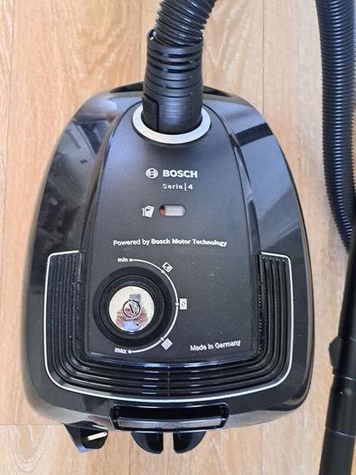 Vacuum Cleaner - Bosch Series 4