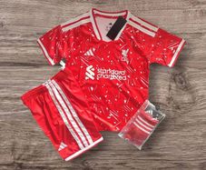 Liverpool Kids Full Kit Inc Socks , 6/7, 7/8 , 8/9 , 10/11 , 12/13 .