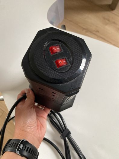 Power tower extension lead with 8 plugs, 3 USB-B and 1 USB-C socket