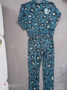 New.boy's tracksuit. Age8/9.height 134cm