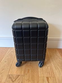 Fits Ryanair's free small bag size - 4 wheels luggage
