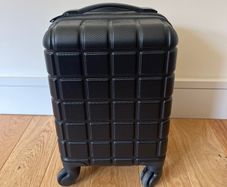 Fits Ryanair's free small bag size - 4 wheels luggage