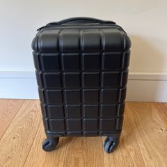 Fits Ryanair's free small bag size - 4 wheels luggage