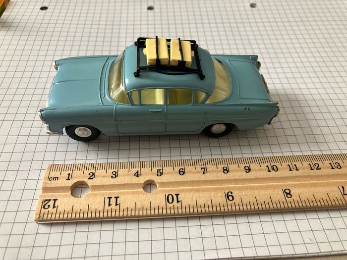 Spot on. 1:42. Vauxhall Cresta. With luggage. Mint condition.