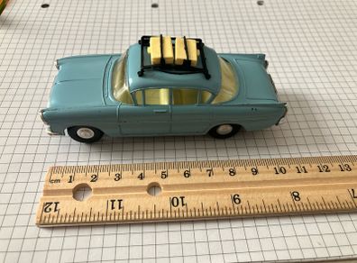 Spot on. 1:42. Vauxhall Cresta. With luggage. Mint condition.