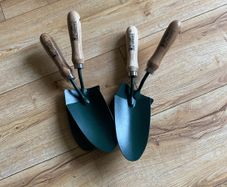 gardener's mate hand trowel