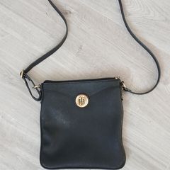 Black Tommy Hilfiger handbag