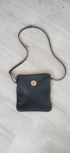 Black Tommy Hilfiger handbag
