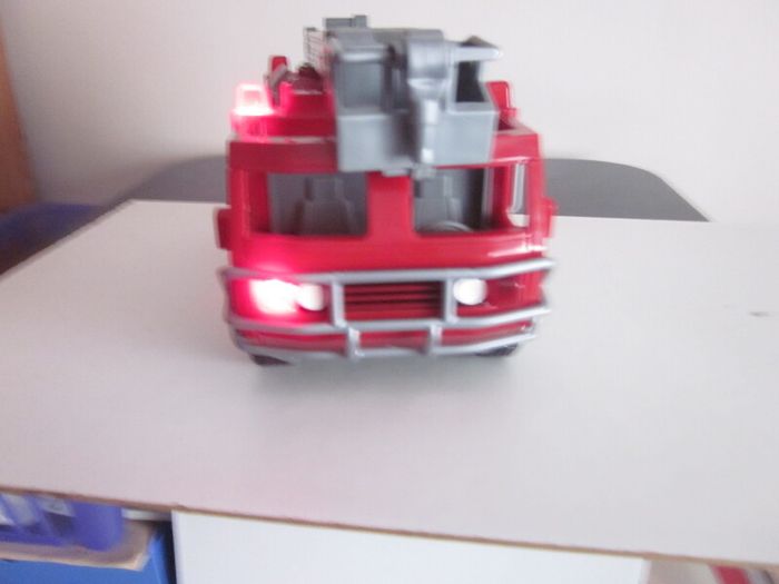 Fisher Price Fire Station,Brigade and Figures