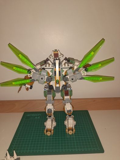 LEGO Ninjago Lloyds Titan Mech set 70676