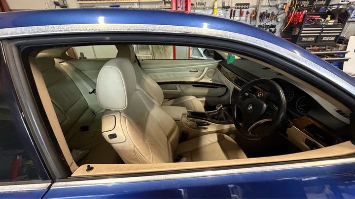 2007 bmw 325i interior