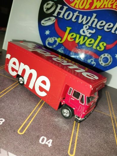 Supreme x Hot Wheels Fleet Flyer + '92 BMW M3, a highly sought-after collaboration released during Supreme's Spring/Summer 2019 season. Also Single loose Truck