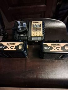 Dewalt 5ah batteries and charger dcb1104