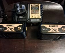 Dewalt 5ah batteries and charger dcb1104