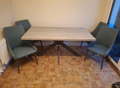 table/chairs