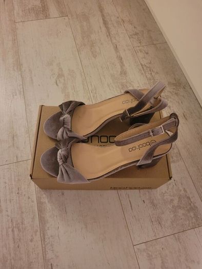 Size 7 silver velvet sandal