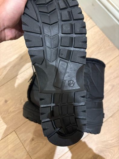 Adult Snow boots. Size 9.5