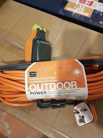 Outdoor extension lead with waterproof socket 15 m lomg