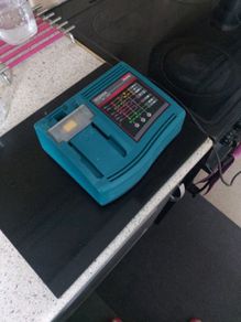 Makita Charger