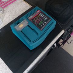 Makita Charger