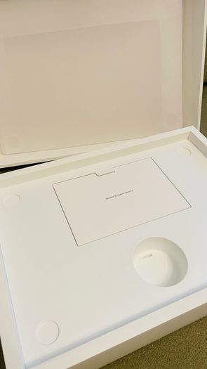 MacBook Pro M3 Box
