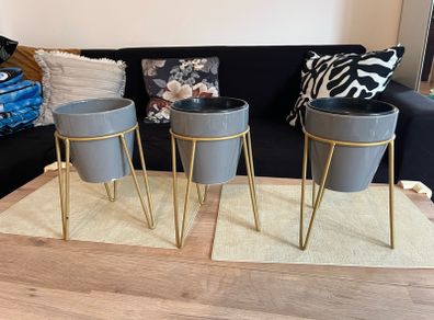 flower pots with stands