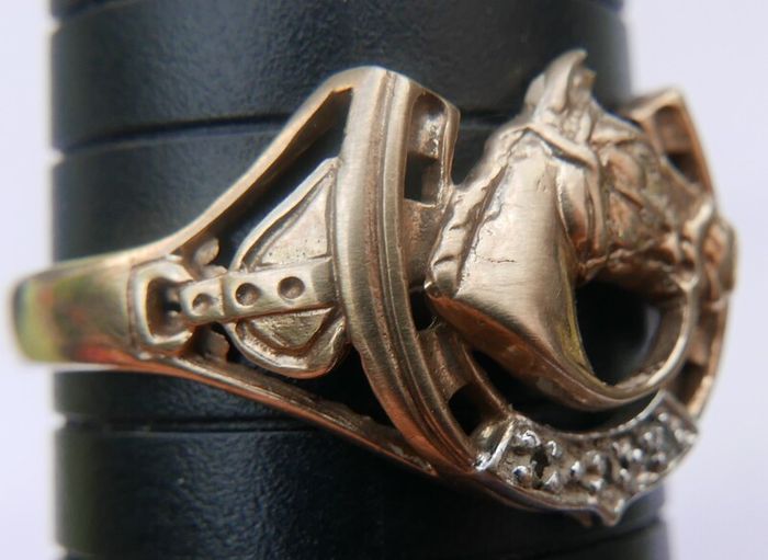Vintage 9K Sold Gold 375 Horse Head and Horseshoe Ring Men's Signet with Diamonds, BIG SIZE 4,23g
