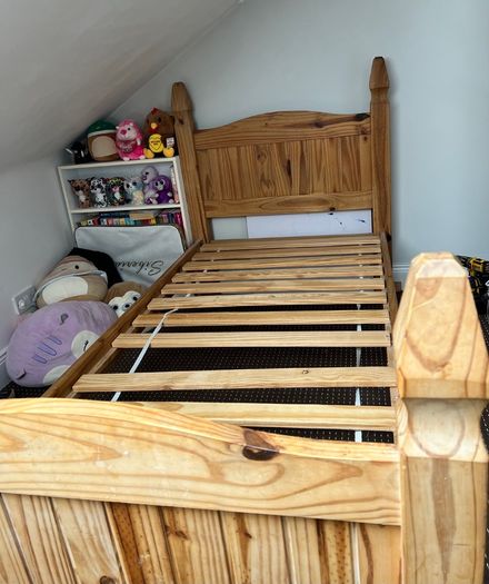 Single bed solid pine wood