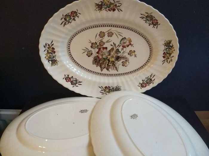 Beautiful Set of Three Vintage Graduated Wade Platters in the Meadow Pattern