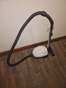 ARGOS  BAGGED vacuum cleaner 1000W