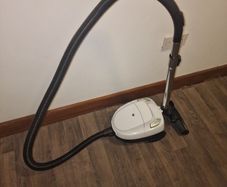 ARGOS  BAGGED vacuum cleaner 1000W