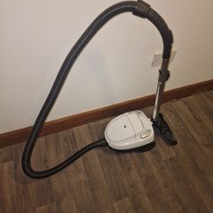ARGOS  BAGGED vacuum cleaner 1000W