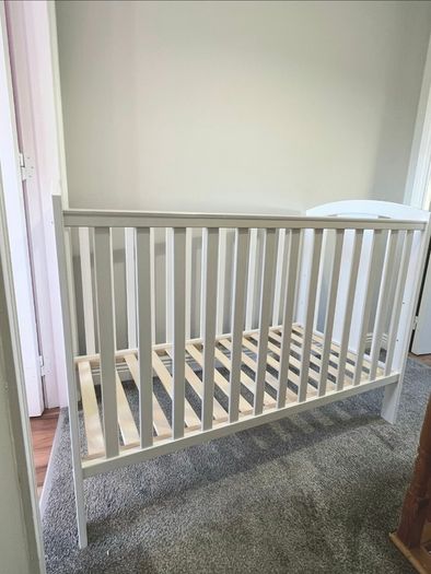 baby's cot