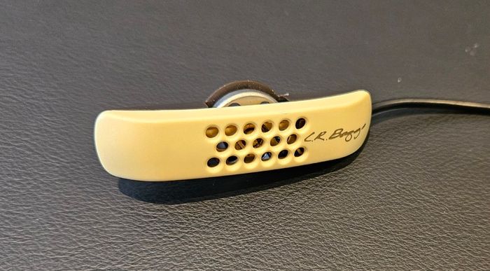 L.R. Baggs Anthem Pickup (Split Saddle) Lowden