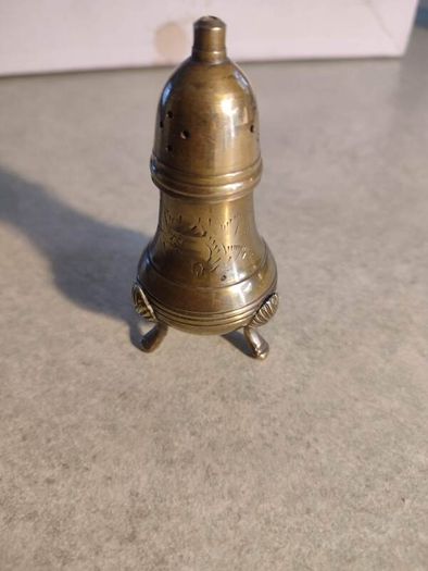 Graceful Vintage Handmade Pepper Pot in BRASS.