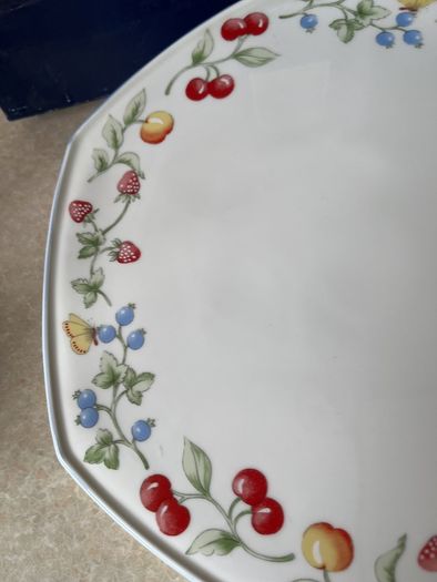 Royal Tara 2?Hexagonel Cake plates as New