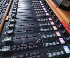Behringer X-Touch + (3) X-Touch Extenders | 32-Fader Control Surface Bundle