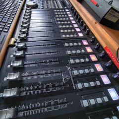 Behringer X-Touch + (3) X-Touch Extenders | 32-Fader Control Surface Bundle