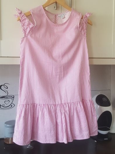 pink dress