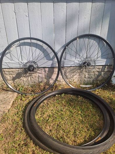 Disc Wheelset 700cc 9mmqr , 160mm disc rotors,  42x700 continental e contact