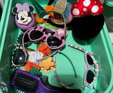 Hair bands , sunglasses , brushes