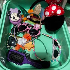 Hair bands , sunglasses , brushes