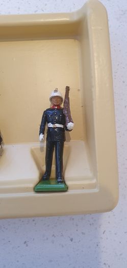 Vintage - Britains Metal Models Set 7201 - Hand Painted - Royal Marine Colour Party - Boxed