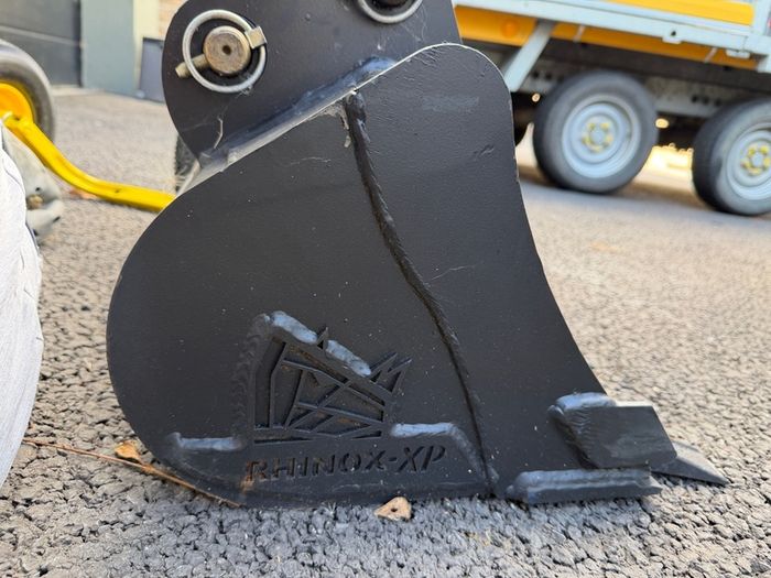 18" / 450mm Digging Bucket 30mm pins