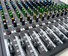 Mackie Pro FX 16 V3 Mixer PA (with flight case)