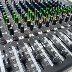 Mackie Pro FX 16 V3 Mixer PA desk (with flight case)