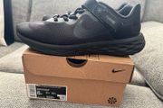 Nike Revolution 6 FlyEase Trainers UK 5.5 EU 38.5 Excellent Condition