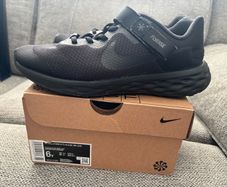 Nike Revolution 6 FlyEase Trainers UK 5.5 EU 38.5 Excellent Condition